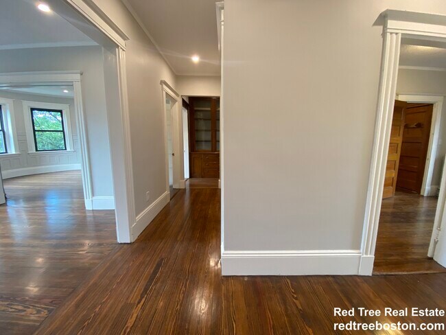 Photo - 1855 Beacon St Unit 3-bed 1-bathU3 Brookline
