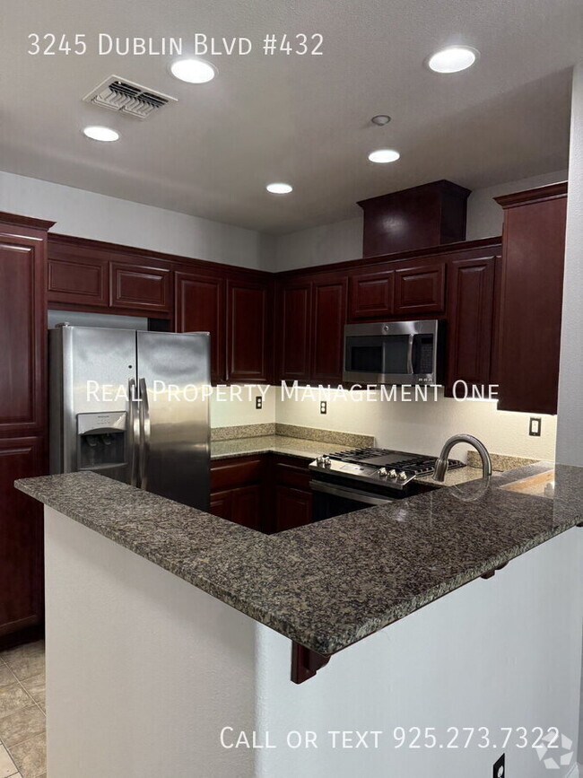 Building Photo - Stunning Upper-Level Luxury 3 Bed/2 Bath C... Unit 432 Rental