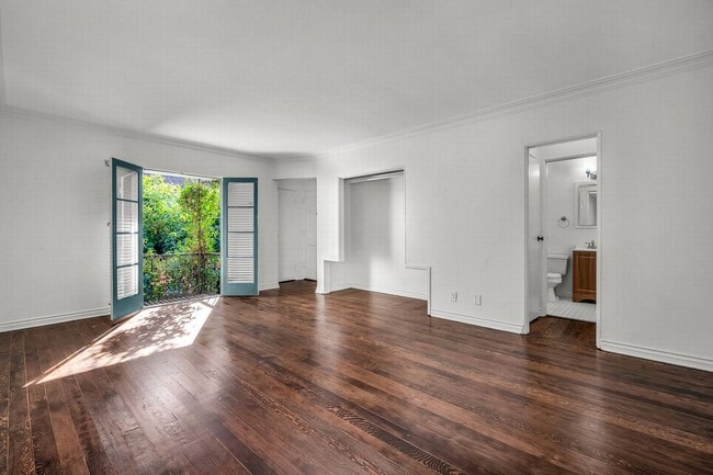 Photo - Excellent WeHo location! Unidad 54-10