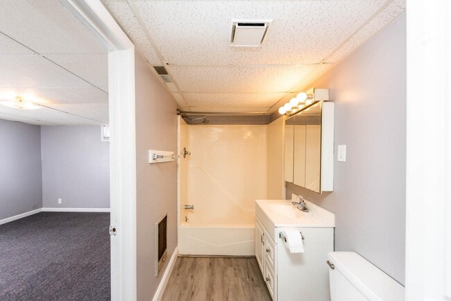 Photo - 719 Caroline St