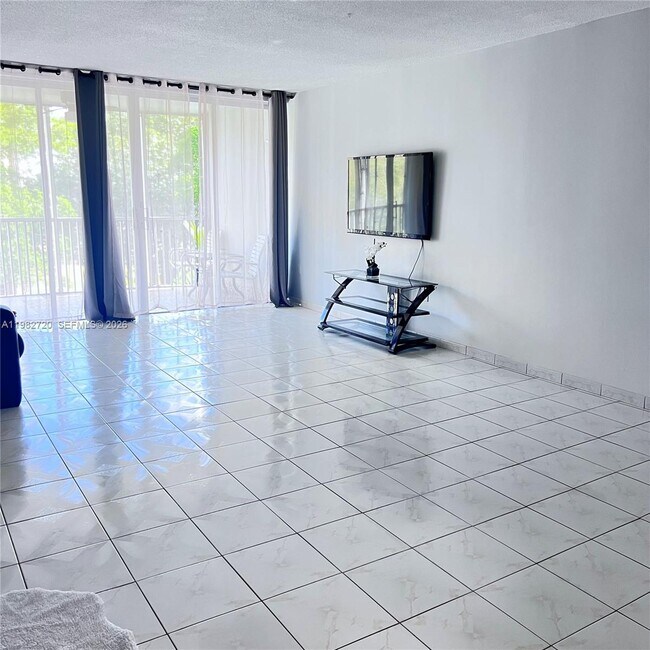 Photo - 1670 NE 191st St Unit 403-3