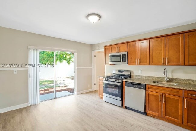 Photo - 6070 Lambeth Cir