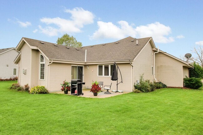 4 Bedroom Single Family with movie theater... - 4 Bedroom Single Family with movie theater... House