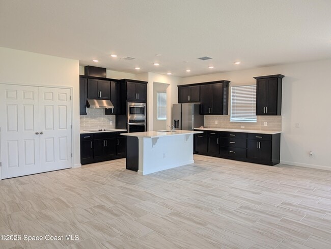 Photo - 938 Soleway Ave NW