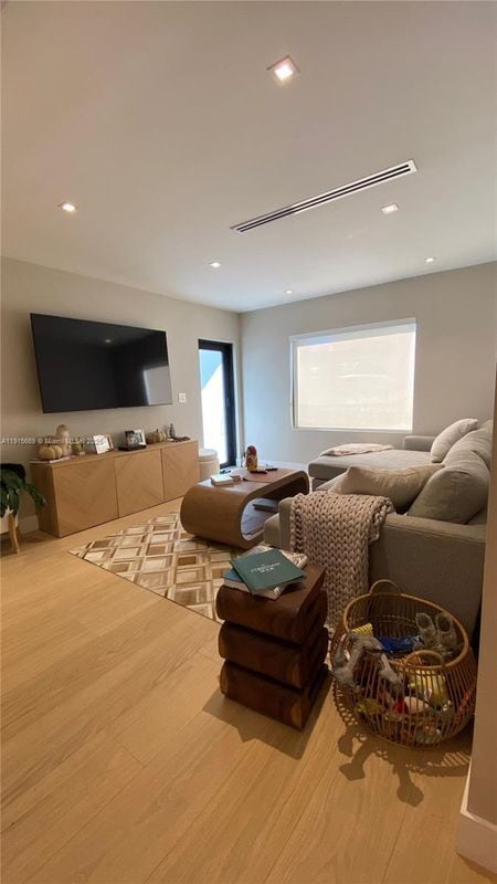 Photo - 1277 SW 19th St