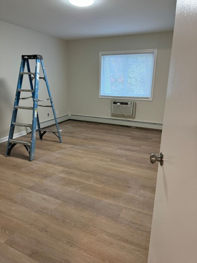 Photo - Spacious 1 Bed - 1 Bath Apartment in Cranston Unit 433 Oaklawn Ave 322