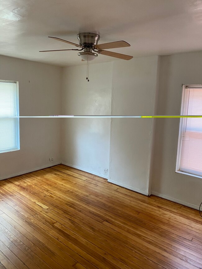 Dormitorio 1 - 3634 Michigan Ave