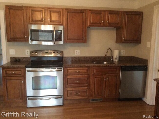 Photo - 8345 Maltby Rd