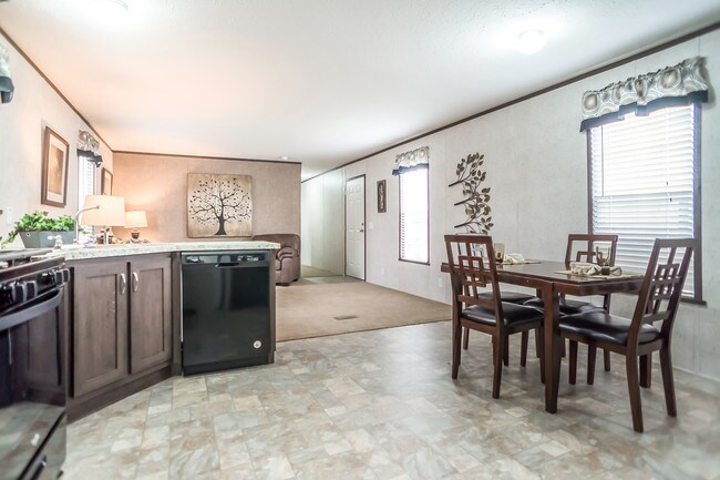 Photo - Colonial Oaks