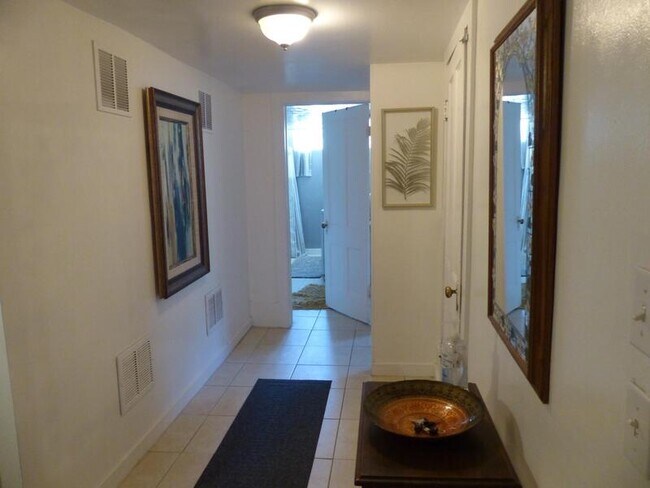 Photo - 2571 Van Buren Ave Unidad 2571 Downstairs