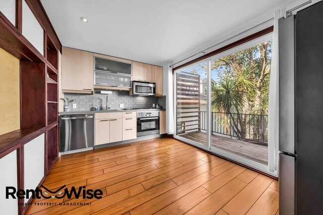 Building Photo - 130-136-136 Mullen Ave Unit 130 Mullen Ave