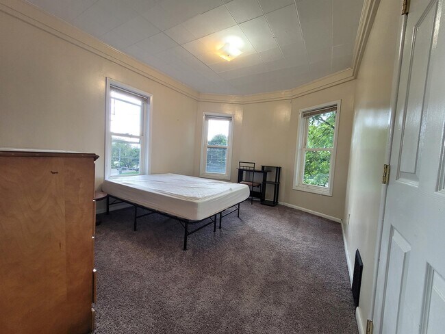 Photo - 90 Conklin Ave