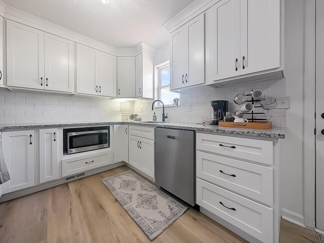 Photo - 421 Elkton Pl