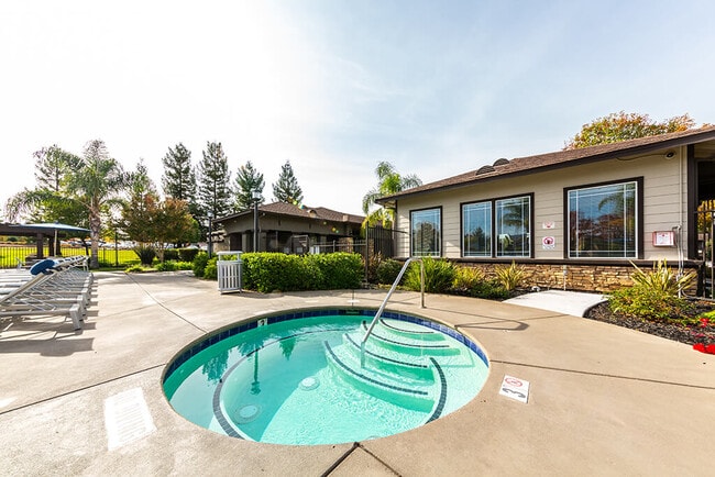 Photo - Fairmont at Willowcreek