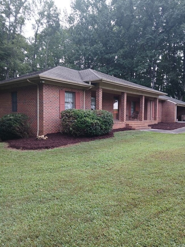 Building Photo - 3/2 in Shelby, NC Rental