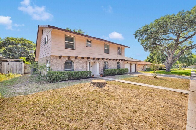 Photo - Discover Old World Charm in Northern Hills!