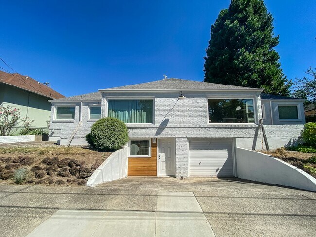 Photo - 2715 NE Weidler St