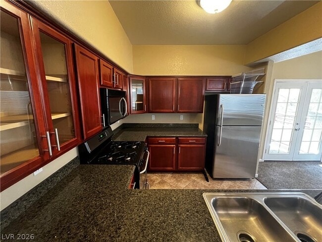 Photo - 1725 Queen Victoria St Unit 204