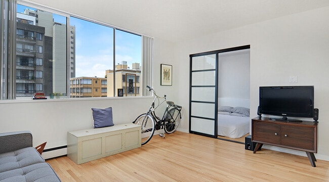 Building Photo - Breakers Unit 00503