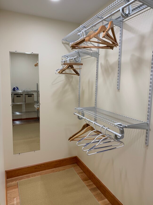 Photo - 103 Lower Hyde Park Unidad 103 LHP