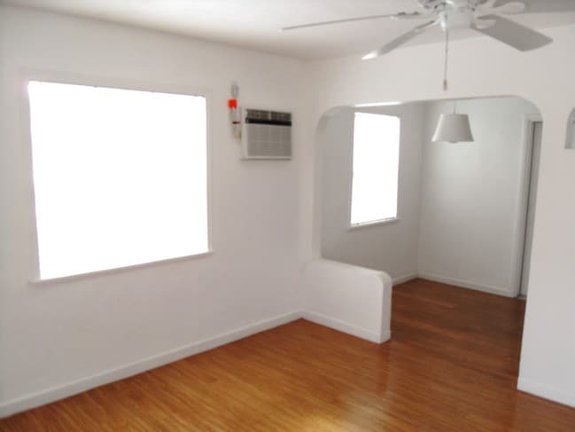 Building Photo - 900 SW 7th Terrace Unit Apt B