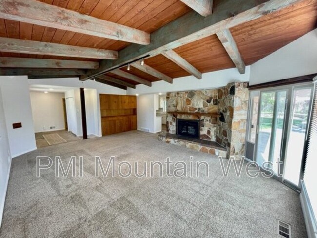 Photo - 3611 Wellington St