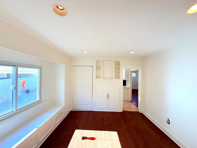 Photo - 4447 Lockwood Ave