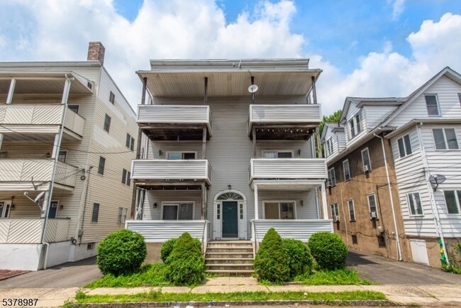 Building Photo - 22 Orchard St Unit B Rental