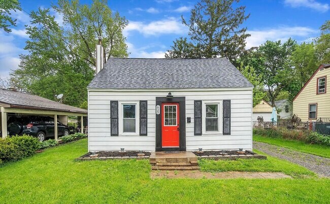 Photo - 625 E Cavanaugh Rd House