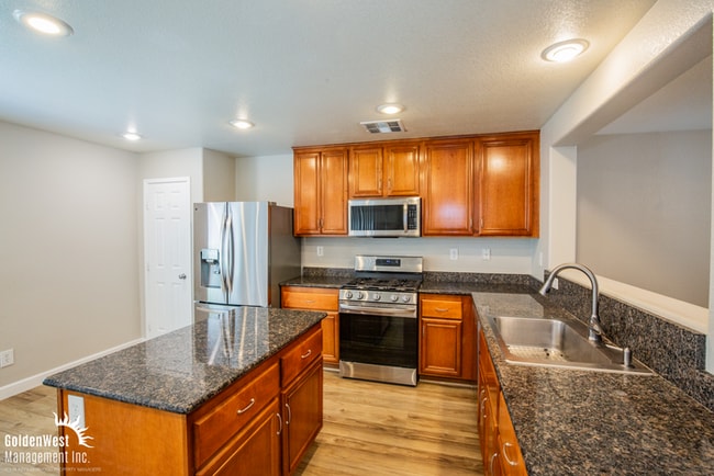 Photo - Spacious and Beautiful 3Bdm 2.5Ba!