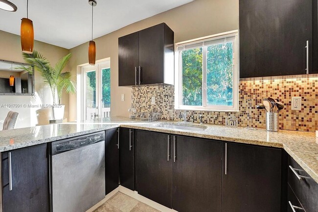 Photo - 170 NW 46th St