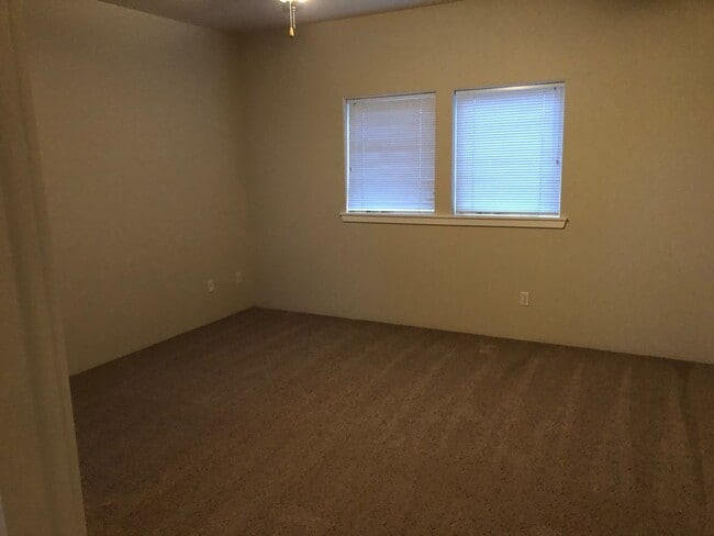 Photo - 2BED2BATH -2CARGARAGE, WASHER/DRYER HOOKUP, STORAGE, OWNER LANDSCAPE MAINTENANCE