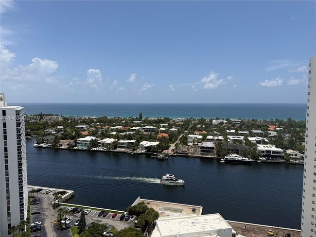Photo - 20281 E Country Club Dr Unidad 2104