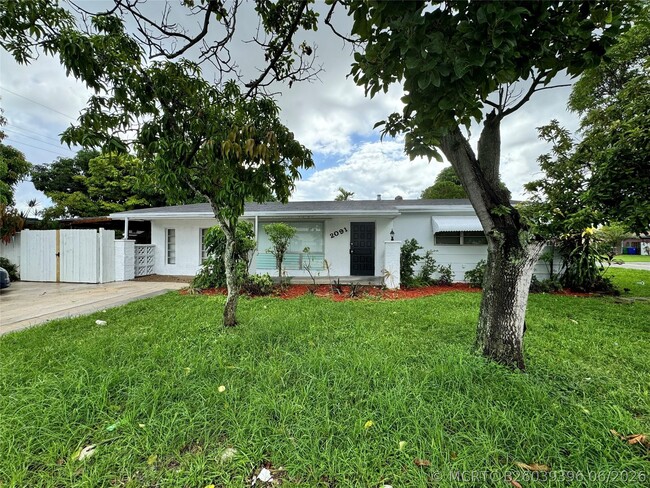 Photo - 2091 Oleander Dr