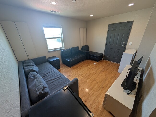 2504 Dana St