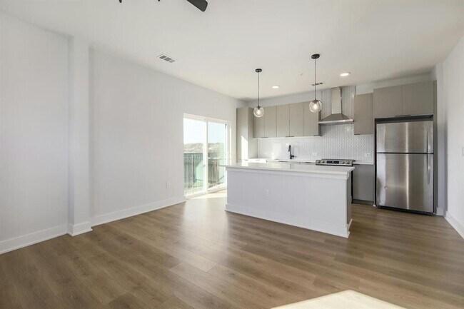 Photo - 2500 Longview St Unit 501