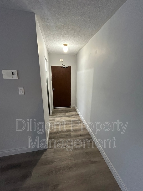 Photo - 200 Park Rd N