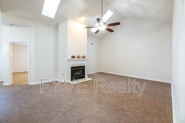 Photo - 8434 Norway St