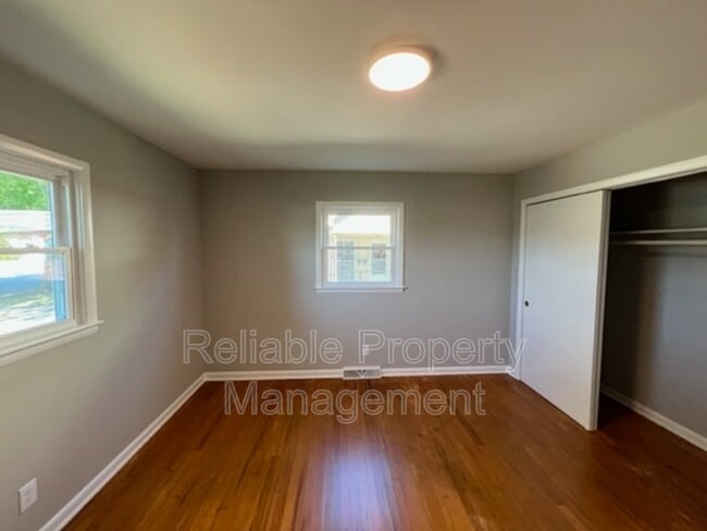 Photo - 303 Catherine St