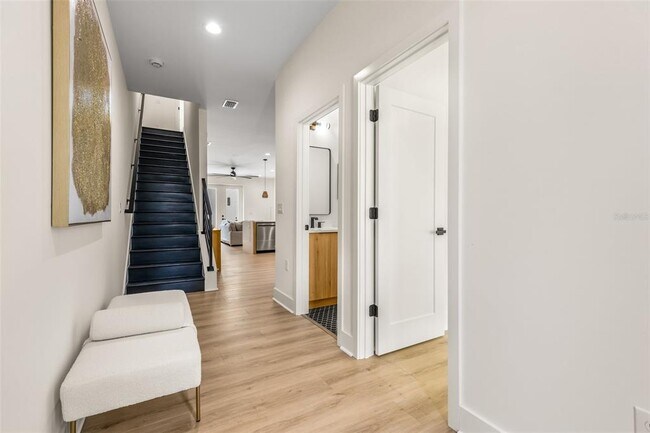 Photo - 412 W Amelia Ave
