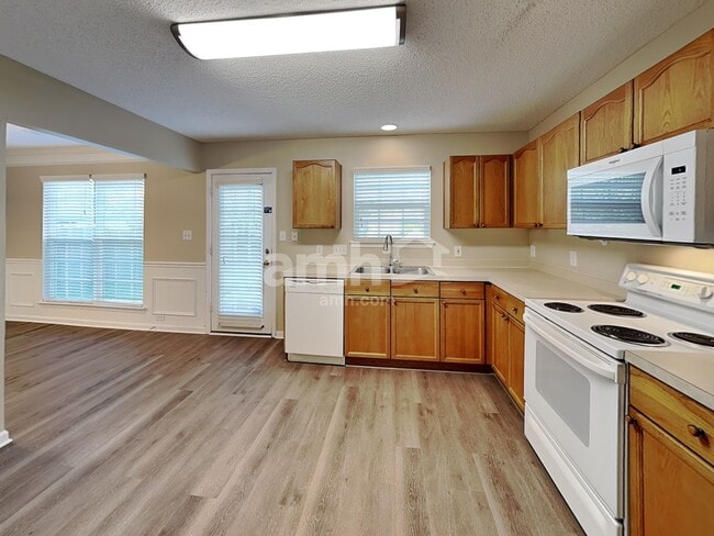 Photo - 728 Reigate Rd