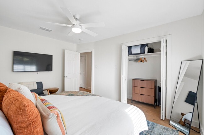 Photo - 6501 Ravendale Ln