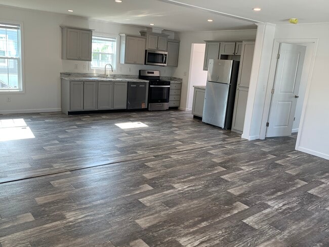 Photo - 306 E 37th Pl