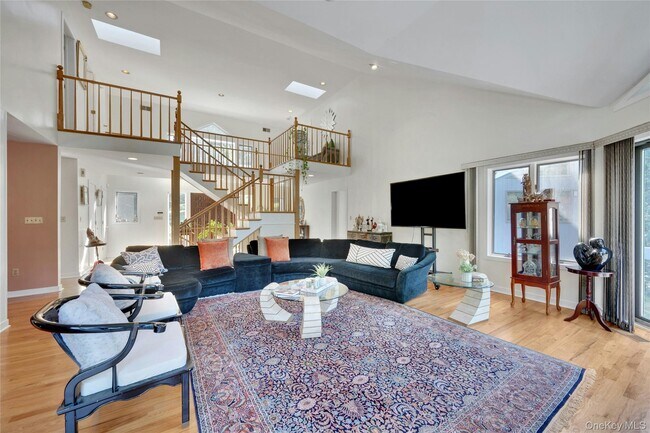 Photo - 2 Meadowwood Ln