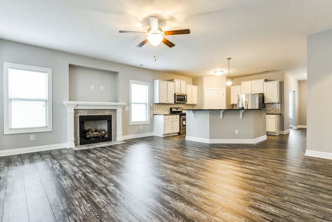 Photo - 595 Airedale Trail