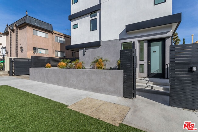 Photo - 1318 1/2 N Vista St