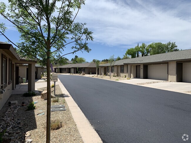 Building Photo - Cottonwood AZ Townhome for rent in conveni...