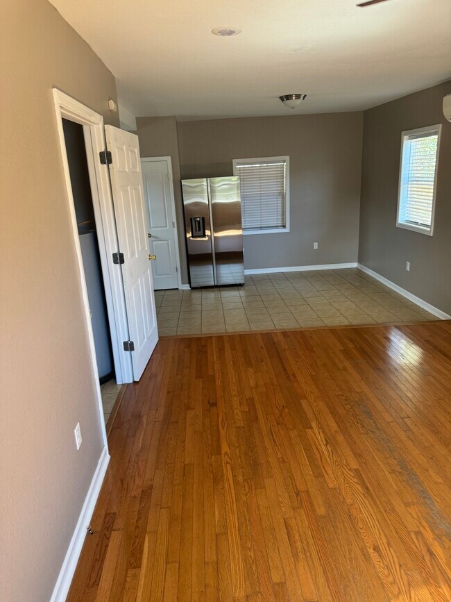 Photo - 301 Cumberland St