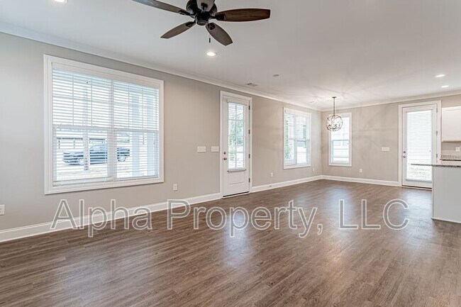 Photo - 107 Hemlock Dr