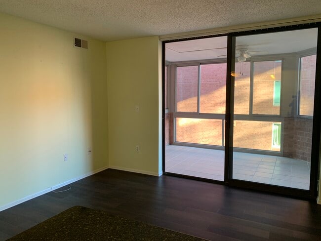 Photo - 1001 N Vermont St Unidad 612